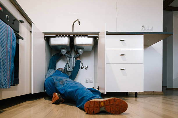 Professional Emergency Plumber technician working in Stanwood, IA